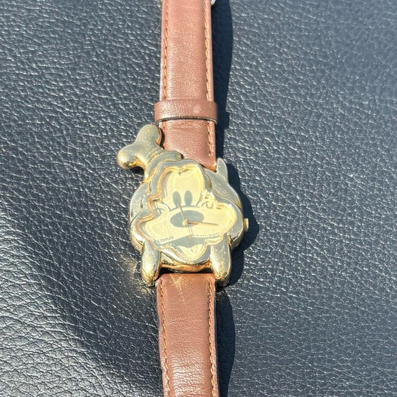 Vintage LORUS Seiko Disney Goofy 32mm Quartz Watch Gold Case Tan Leather RZK368